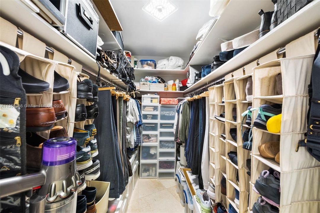 Recently Sold: $2,150,000 (3 beds, 2 baths, 1782 Square Feet)