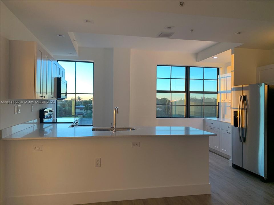 Recently Rented: $1,980 (1 beds, 1 baths, 681 Square Feet)