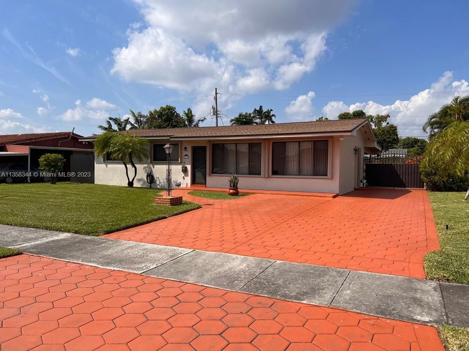 Recently Sold: $555,000 (3 beds, 2 baths, 1387 Square Feet)