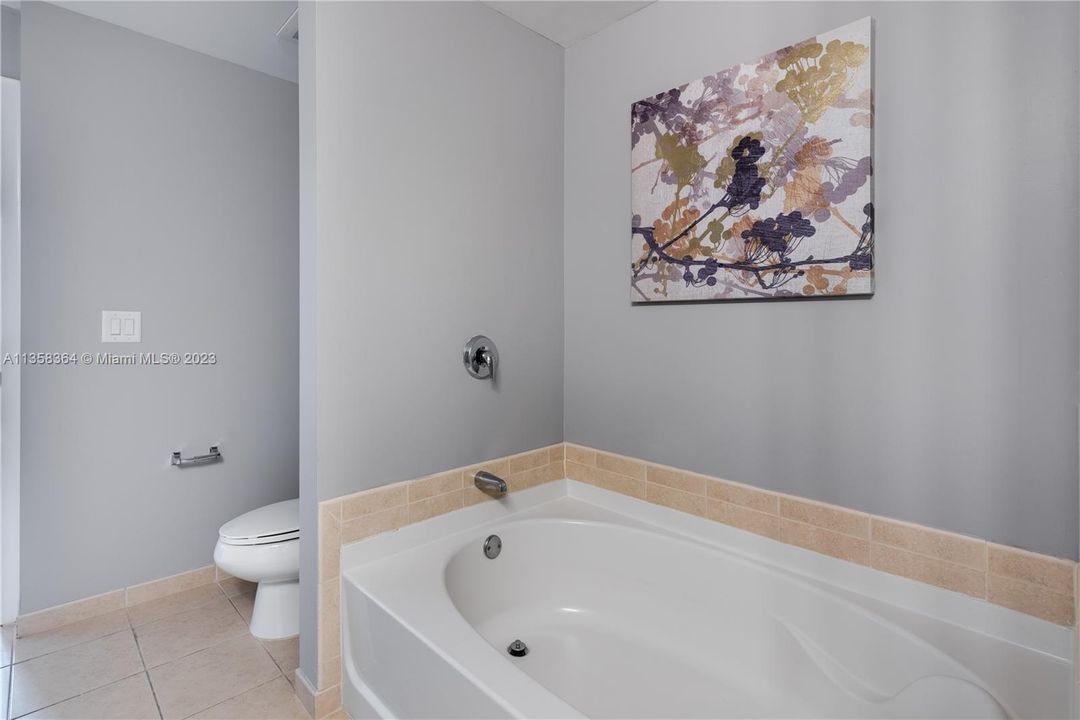最近售出: $590,000 (2 贝兹, 2 浴室, 1400 平方英尺)