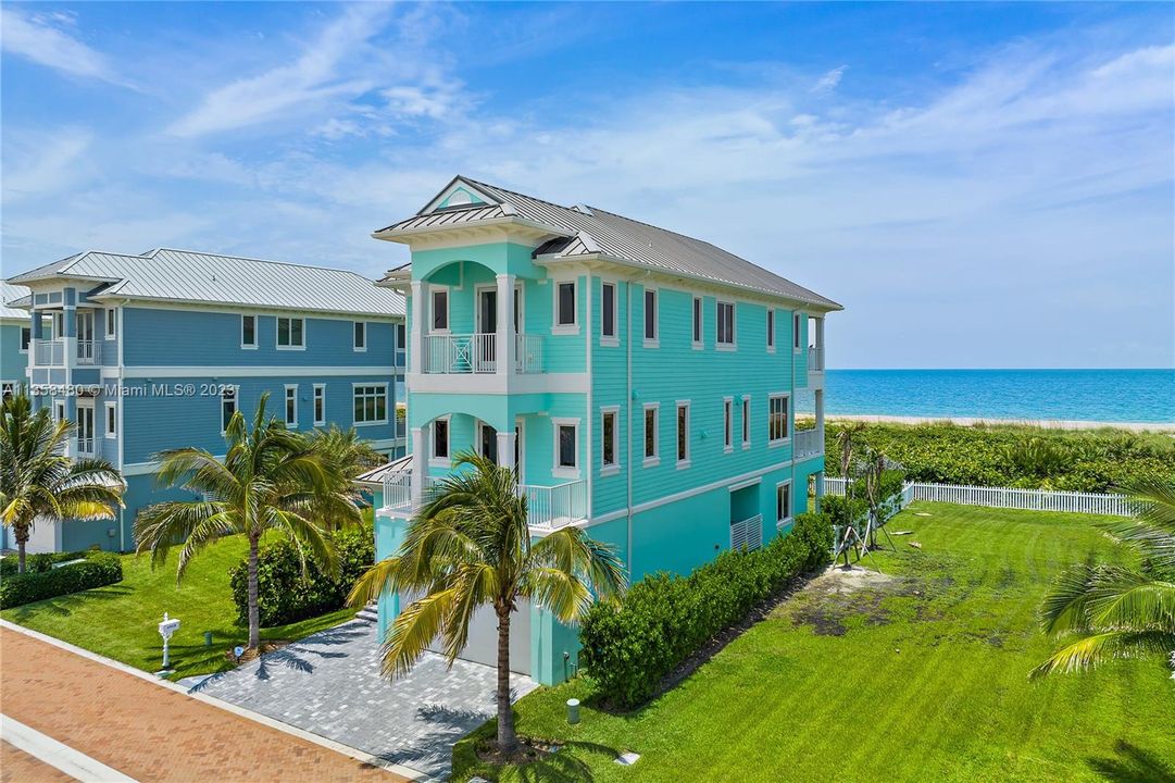 Recently Sold: $3,495,000 (4 beds, 5 baths, 4234 Square Feet)