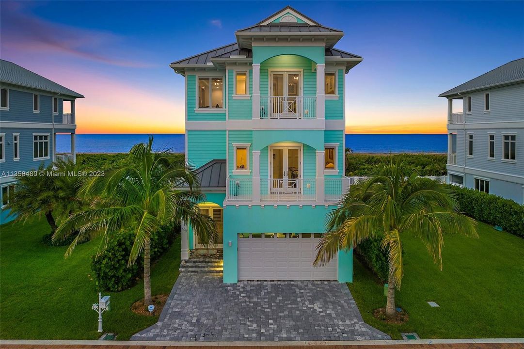 Recently Sold: $3,495,000 (4 beds, 5 baths, 4234 Square Feet)