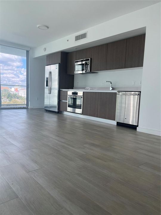 Recently Sold: $579,900 (2 beds, 2 baths, 962 Square Feet)