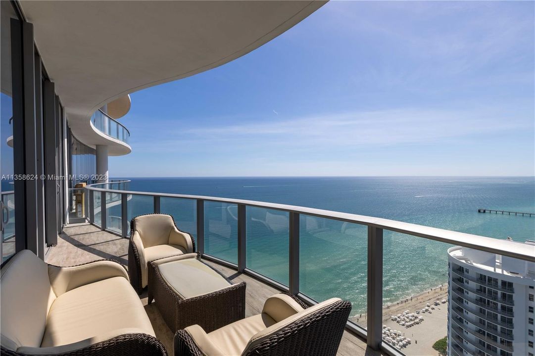 Recently Sold: $3,799,000 (3 beds, 4 baths, 3049 Square Feet)