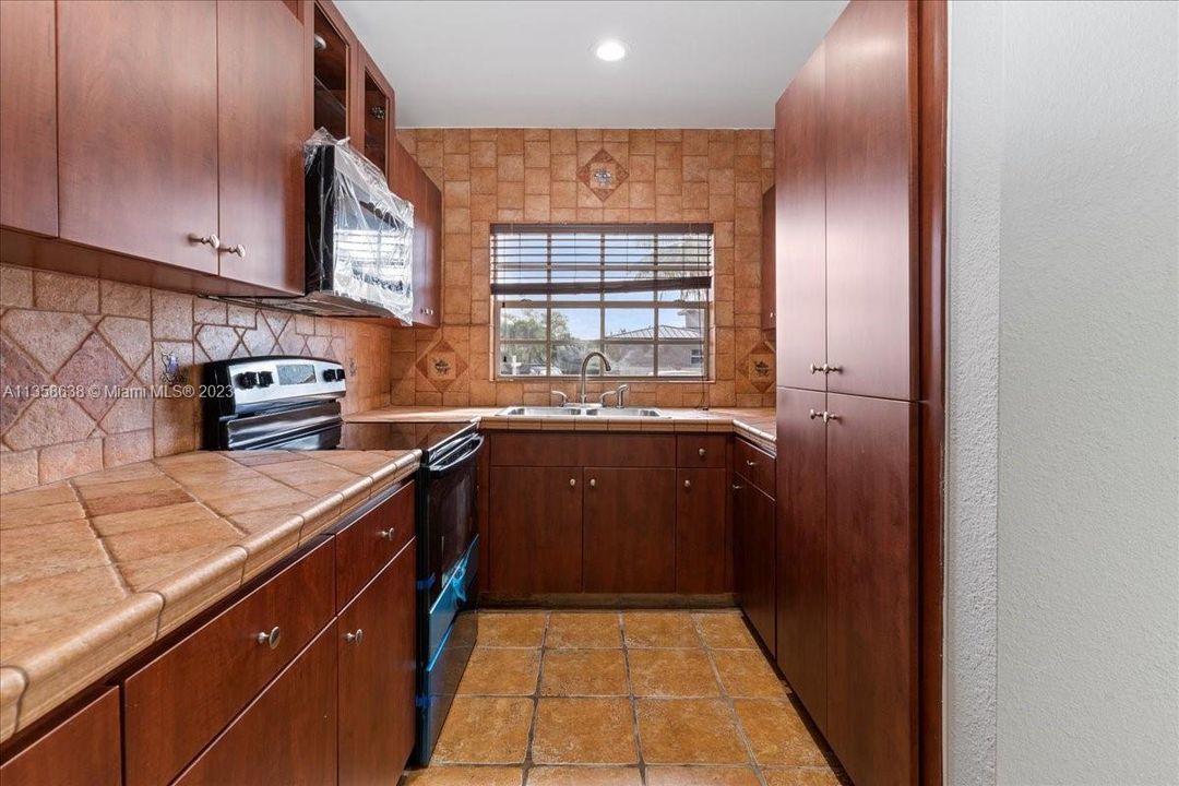 Recientemente alquilado: $3,200 (3 camas, 2 baños, 2409 Pies cuadrados)