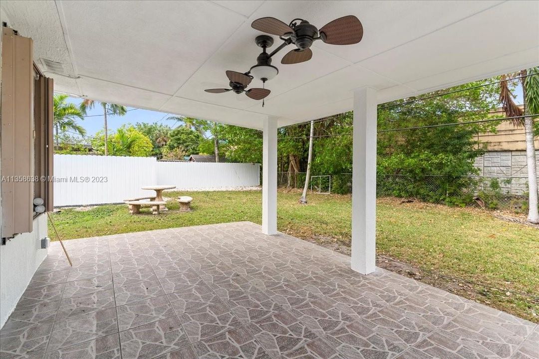 Recientemente alquilado: $3,200 (3 camas, 2 baños, 2409 Pies cuadrados)