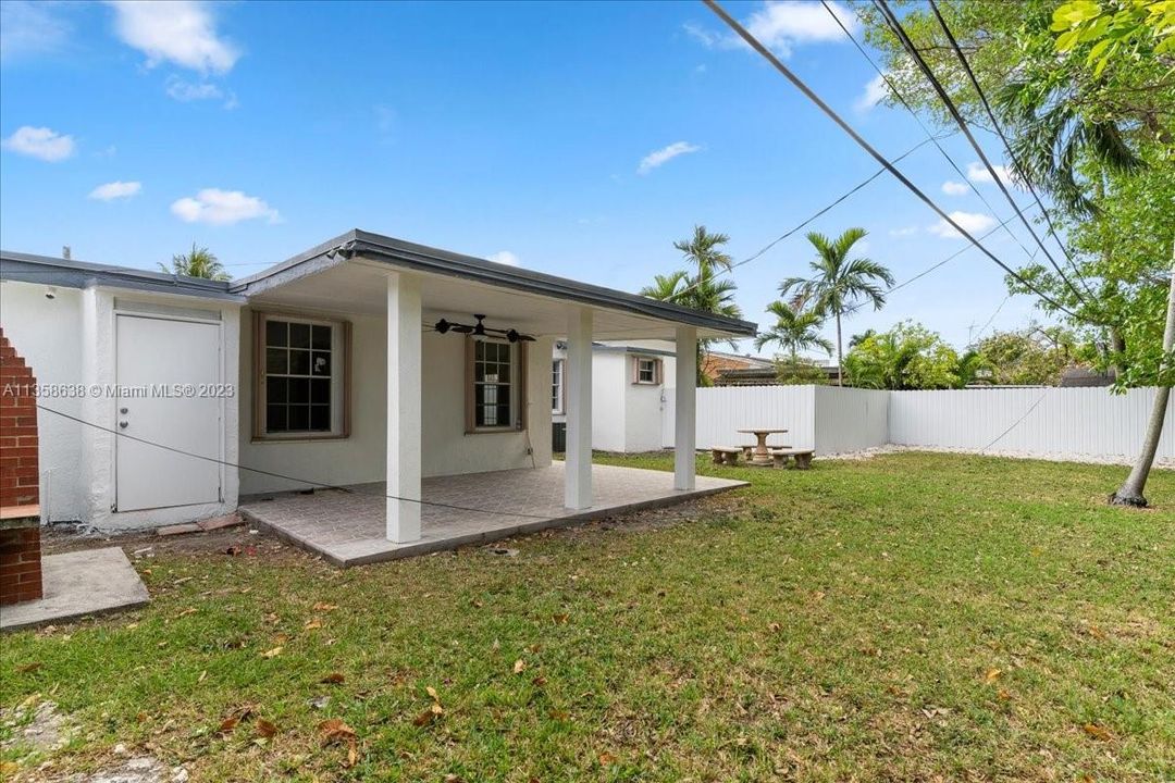 Recientemente alquilado: $3,200 (3 camas, 2 baños, 2409 Pies cuadrados)