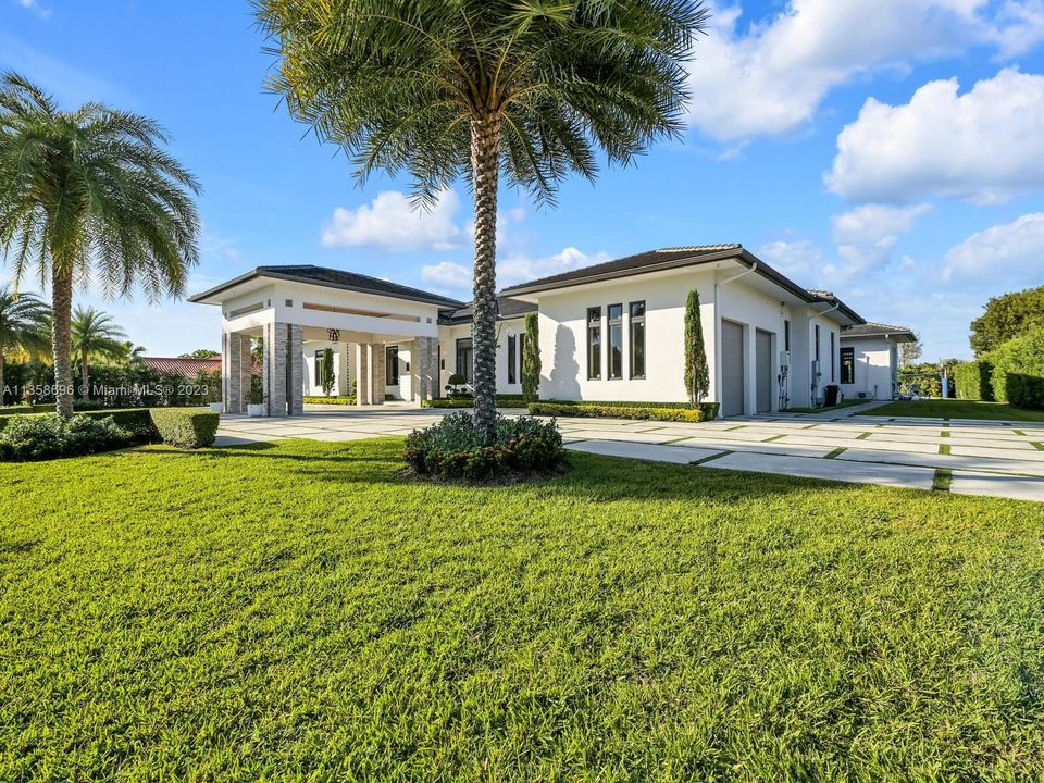 Recently Sold: $3,500,000 (5 beds, 5 baths, 5001 Square Feet)