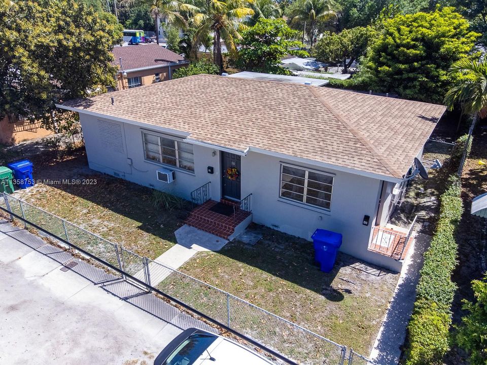 Recently Sold: $445,000 (2 beds, 2 baths, 1402 Square Feet)