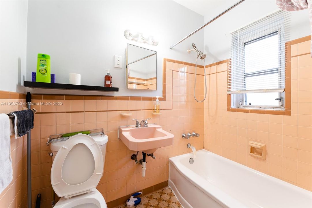 最近售出: $445,000 (2 贝兹, 2 浴室, 1402 平方英尺)