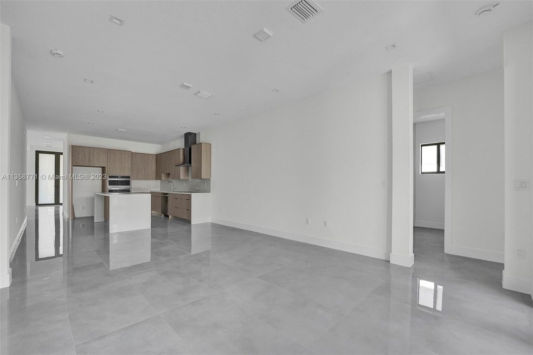 Recently Sold: $1,085,000 (5 beds, 3 baths, 2653 Square Feet)