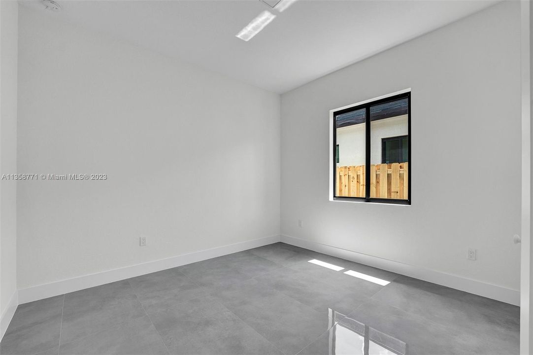 Recently Sold: $1,085,000 (5 beds, 3 baths, 2653 Square Feet)