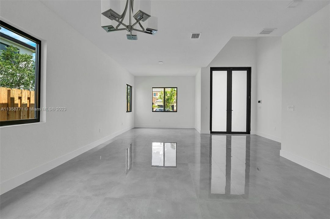 Recently Sold: $1,085,000 (5 beds, 3 baths, 2653 Square Feet)