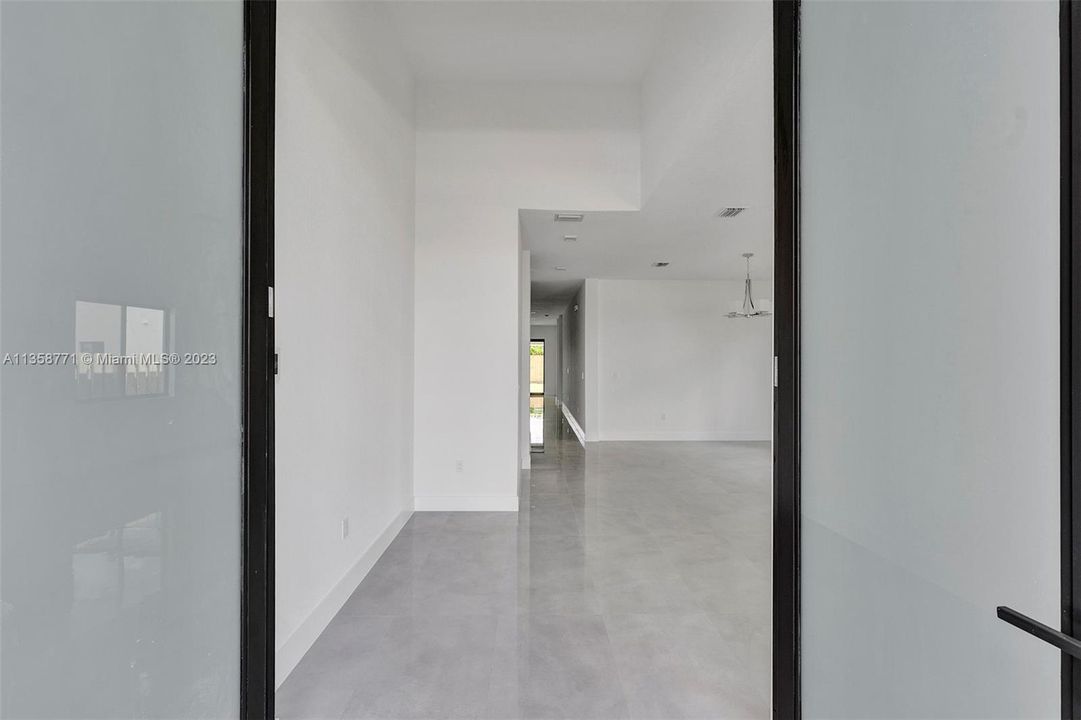 Recently Sold: $1,085,000 (5 beds, 3 baths, 2653 Square Feet)