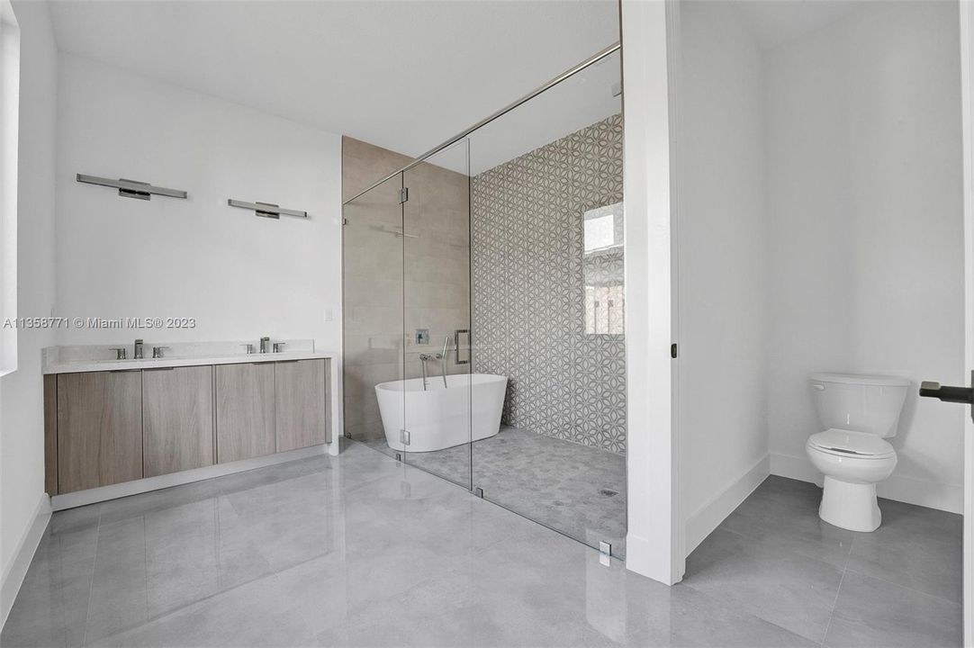 Recently Sold: $1,085,000 (5 beds, 3 baths, 2653 Square Feet)