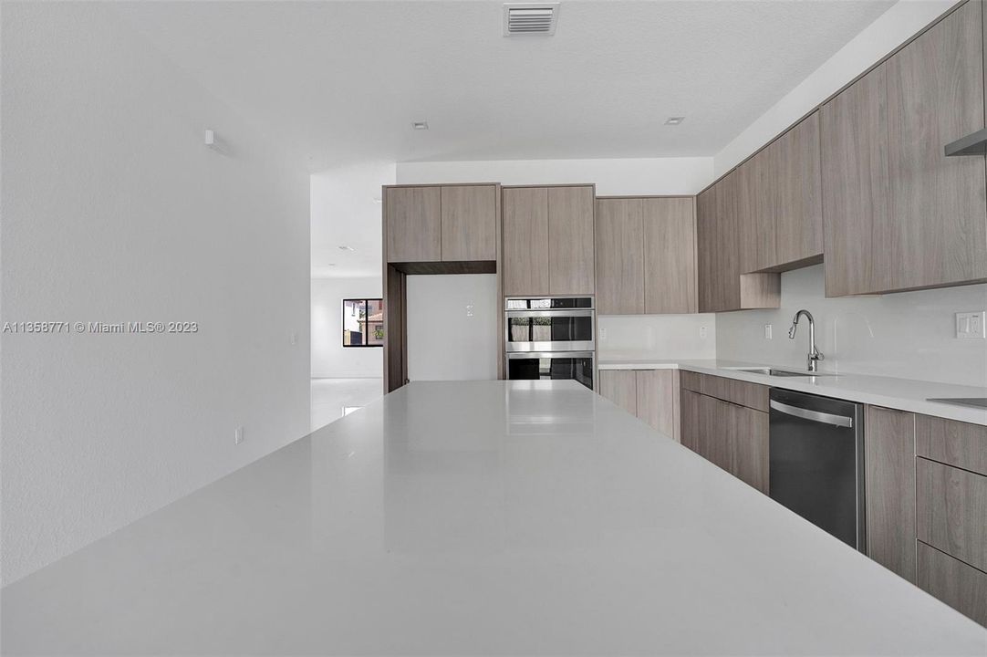 Recently Sold: $1,085,000 (5 beds, 3 baths, 2653 Square Feet)