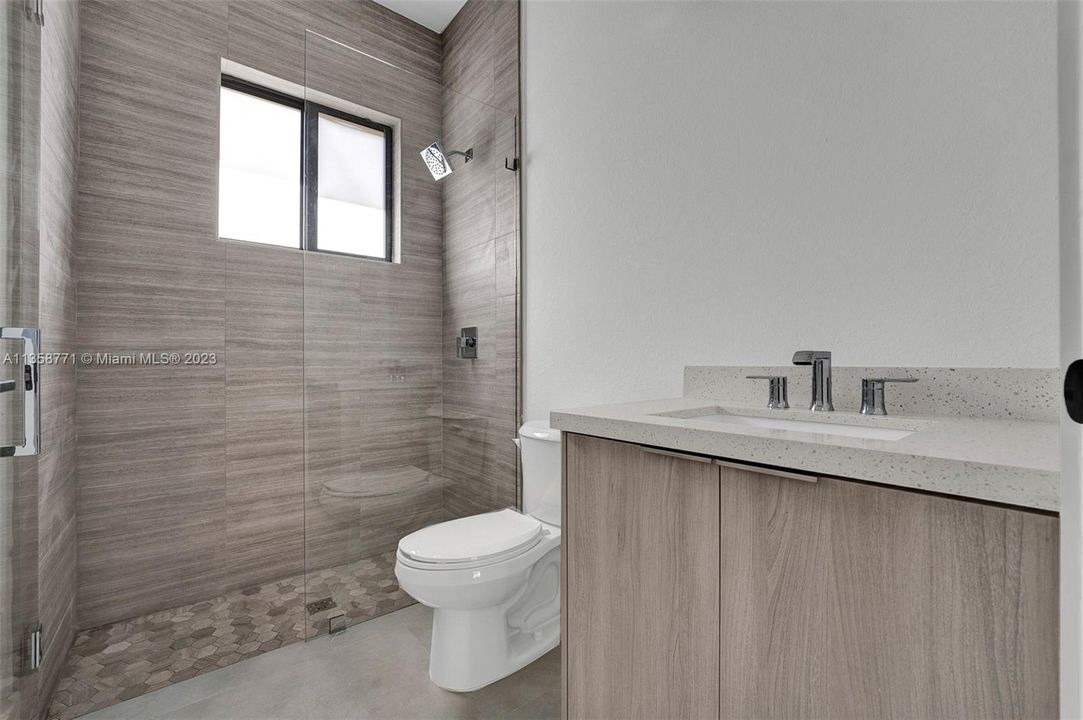 Recently Sold: $1,085,000 (5 beds, 3 baths, 2653 Square Feet)