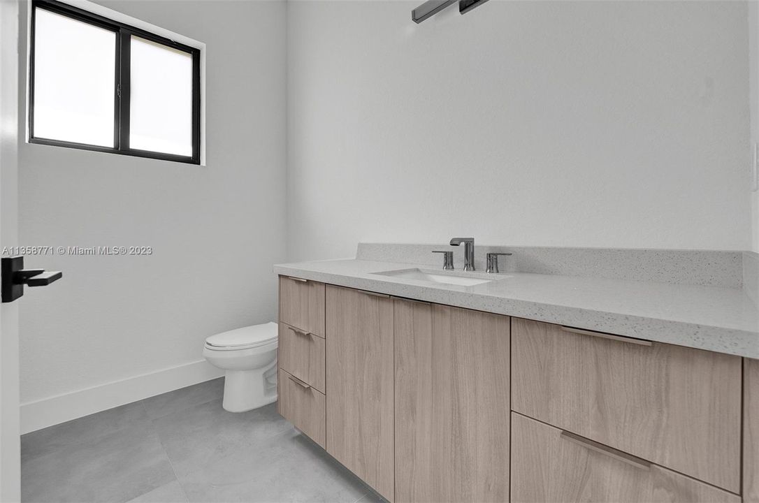 Recently Sold: $1,085,000 (5 beds, 3 baths, 2653 Square Feet)