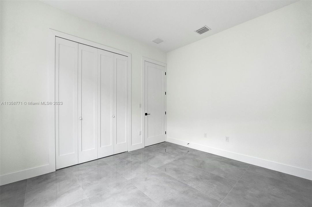 Recently Sold: $1,085,000 (5 beds, 3 baths, 2653 Square Feet)