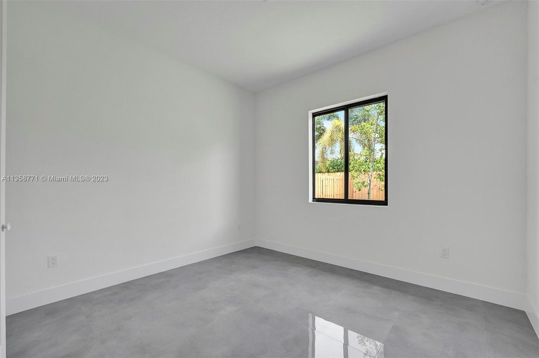 Recently Sold: $1,085,000 (5 beds, 3 baths, 2653 Square Feet)