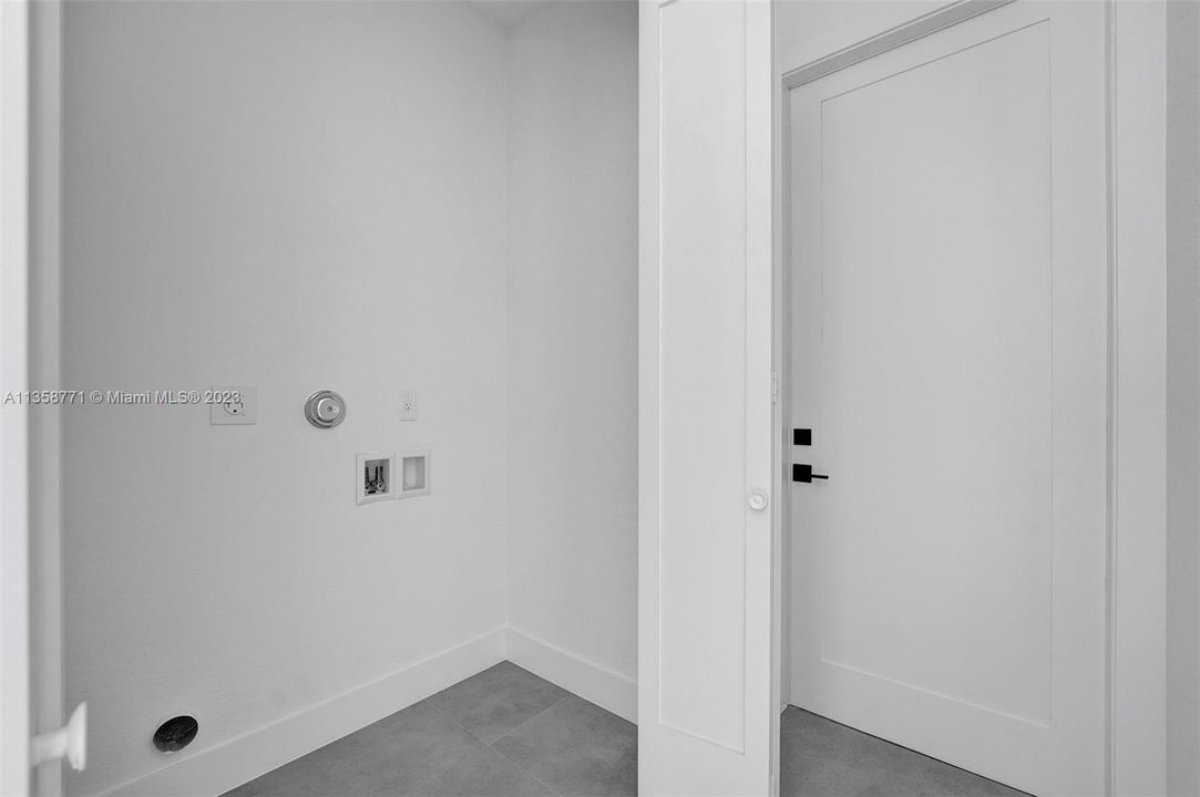 Recently Sold: $1,085,000 (5 beds, 3 baths, 2653 Square Feet)