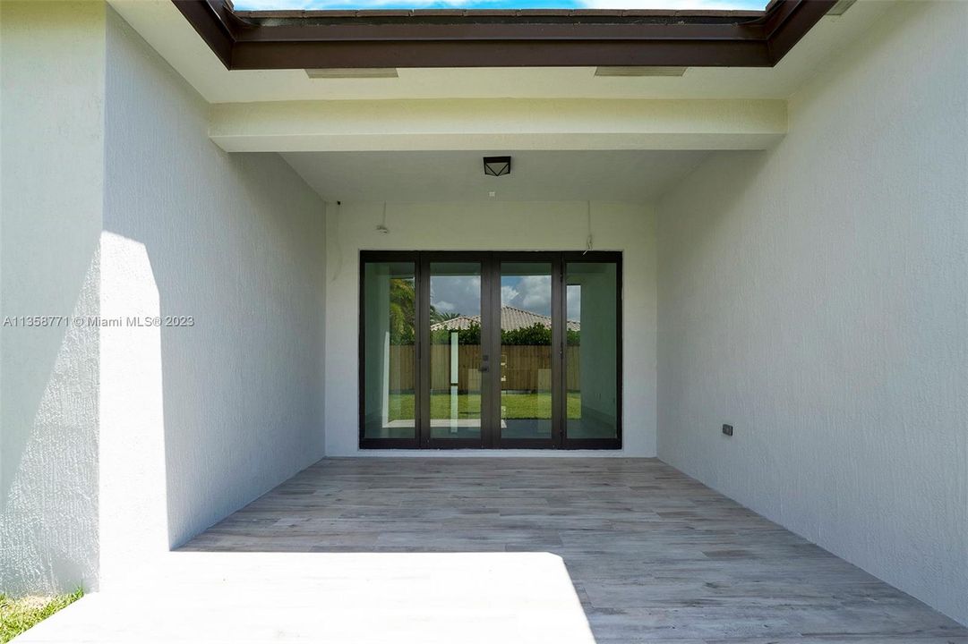 Recently Sold: $1,085,000 (5 beds, 3 baths, 2653 Square Feet)