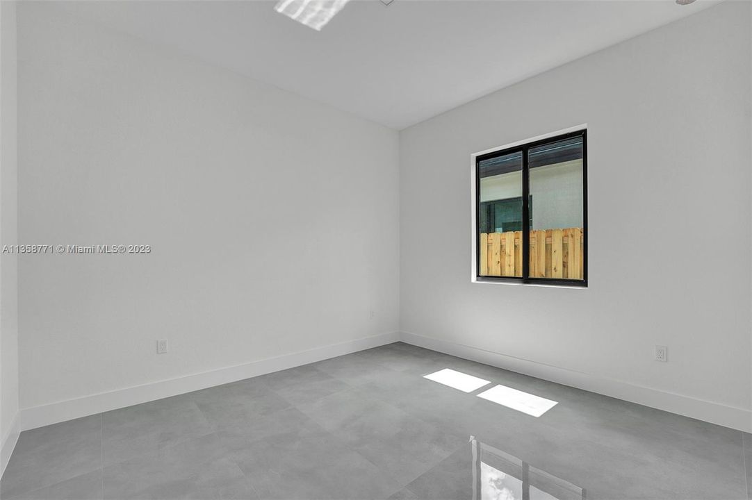 Recently Sold: $1,085,000 (5 beds, 3 baths, 2653 Square Feet)