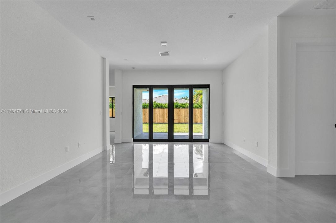 Recently Sold: $1,085,000 (5 beds, 3 baths, 2653 Square Feet)