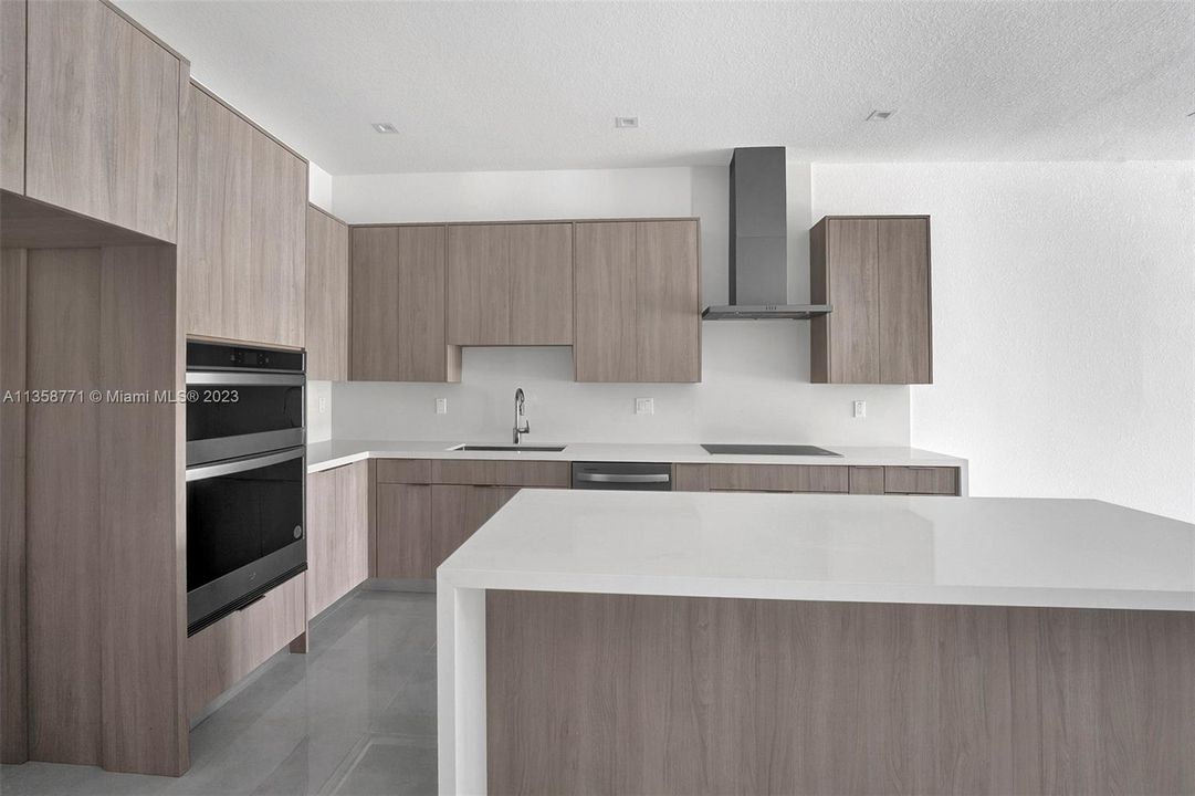 Recently Sold: $1,085,000 (5 beds, 3 baths, 2653 Square Feet)