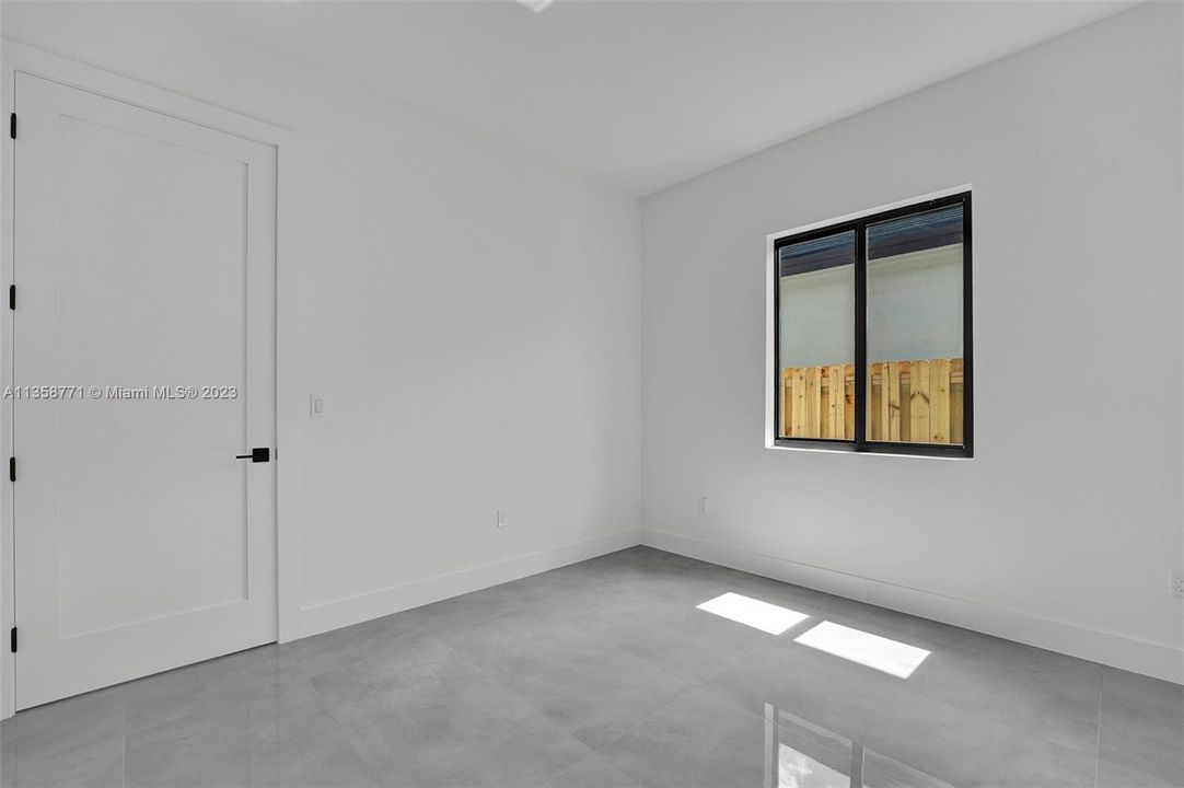 Recently Sold: $1,085,000 (5 beds, 3 baths, 2653 Square Feet)