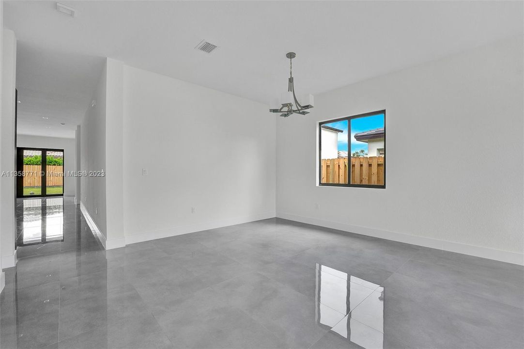 Recently Sold: $1,085,000 (5 beds, 3 baths, 2653 Square Feet)