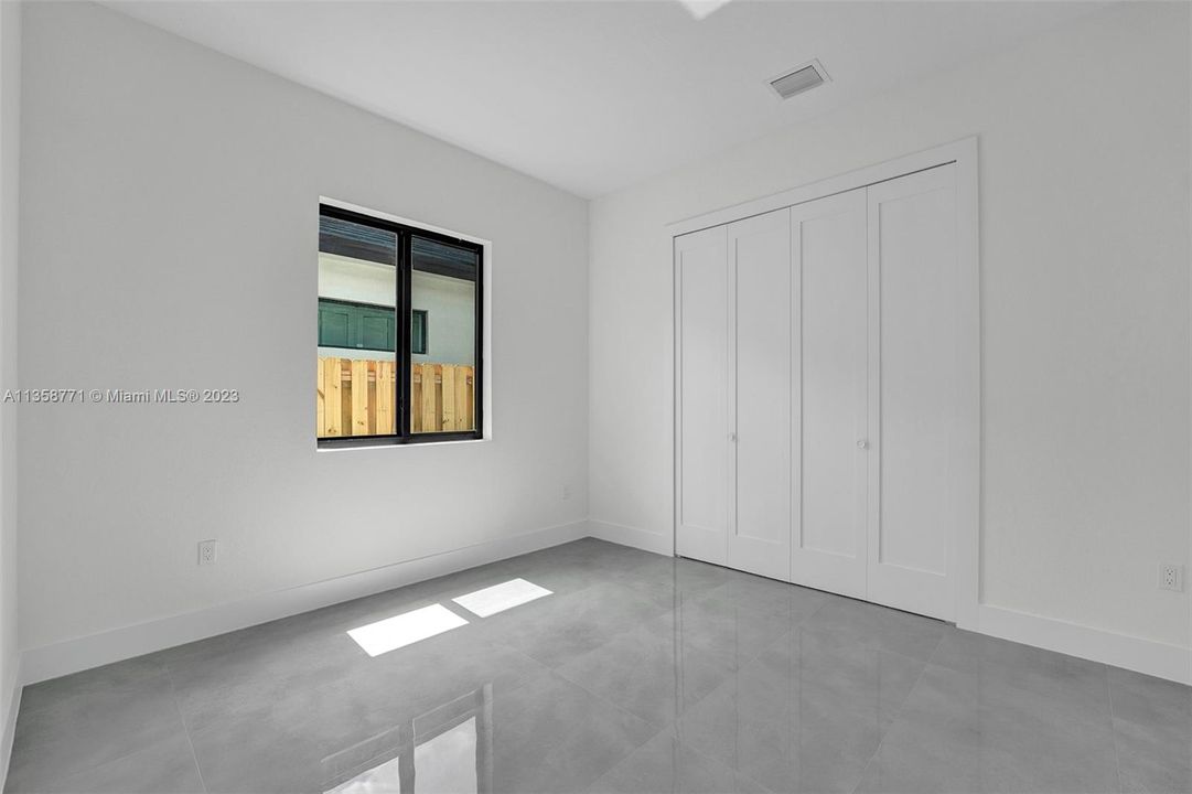 Recently Sold: $1,085,000 (5 beds, 3 baths, 2653 Square Feet)