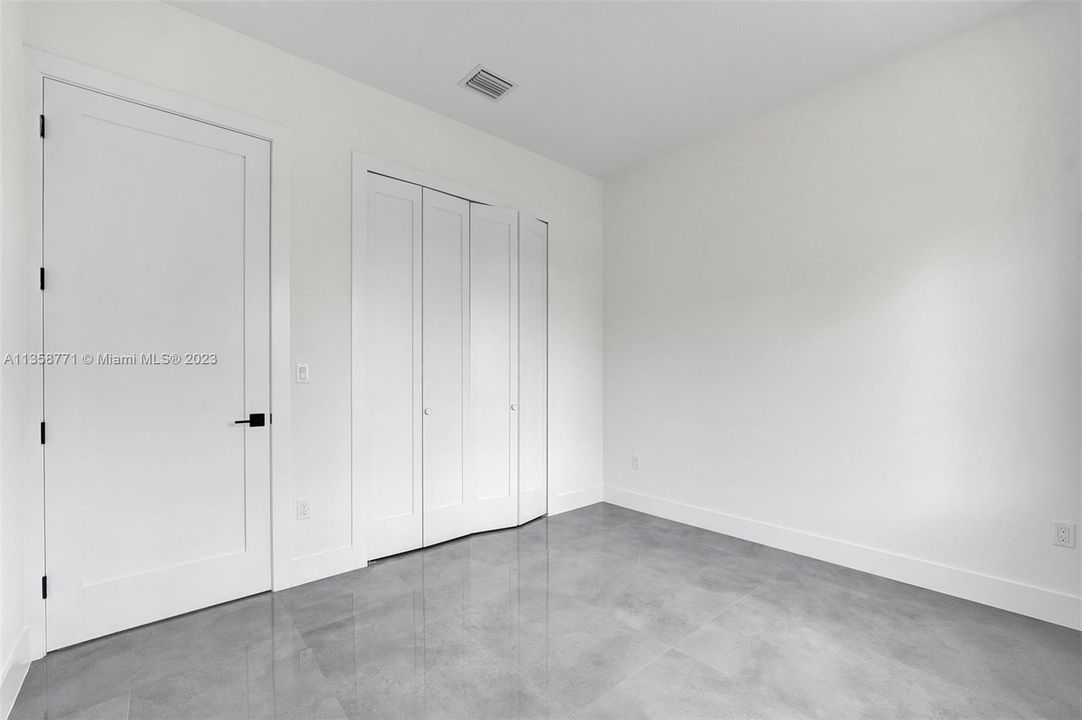 Recently Sold: $1,085,000 (5 beds, 3 baths, 2653 Square Feet)