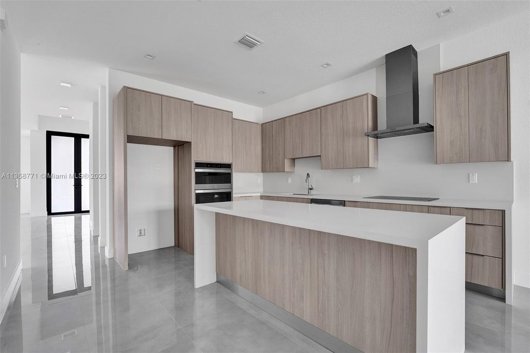 Recently Sold: $1,085,000 (5 beds, 3 baths, 2653 Square Feet)