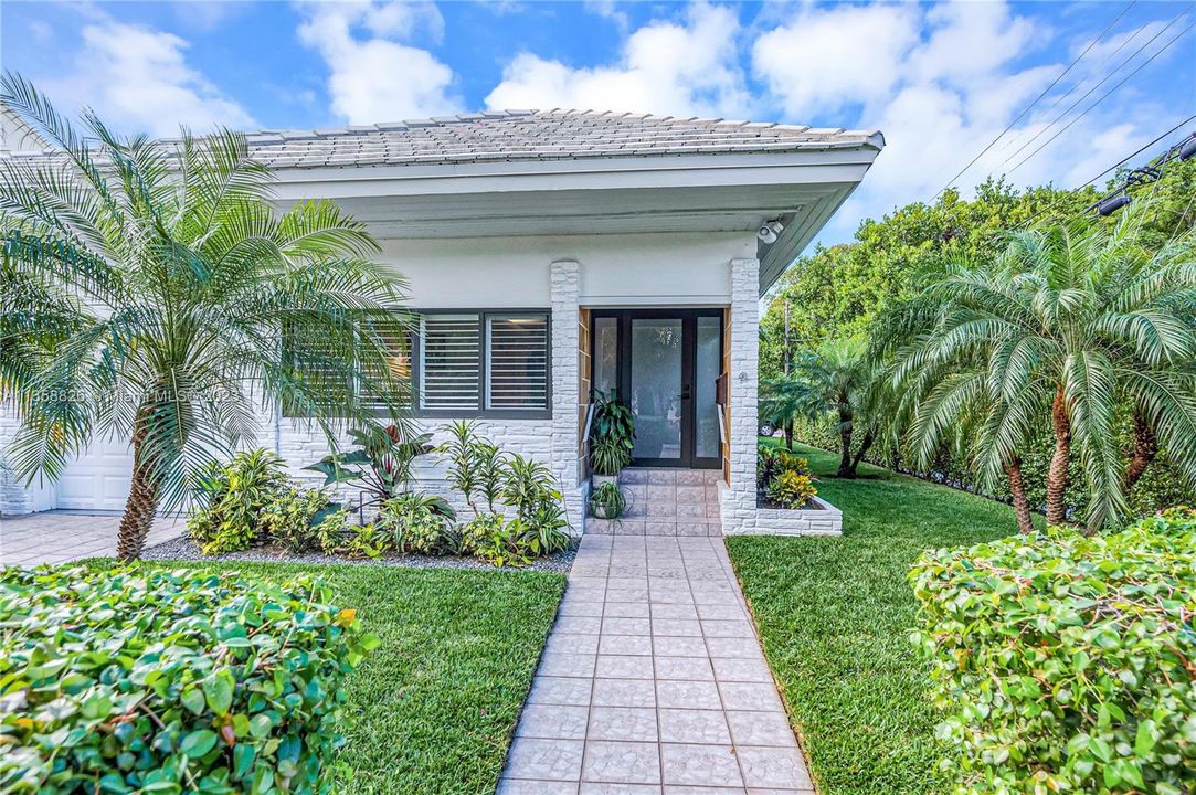 Recently Sold: $1,225,000 (3 beds, 3 baths, 2220 Square Feet)