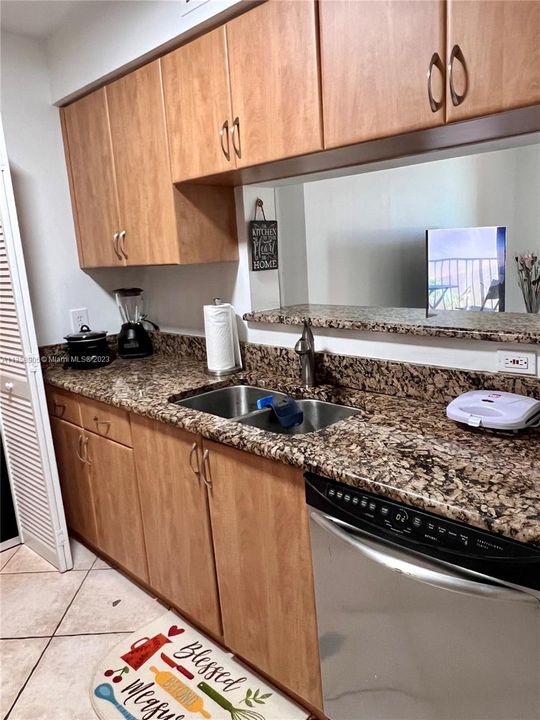 For Rent: $2,950 (1 beds, 1 baths, 730 Square Feet)