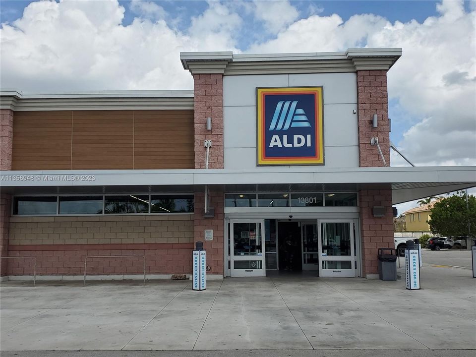 Discounted grocery store Aldi at SW 120 st & SW 137 ave