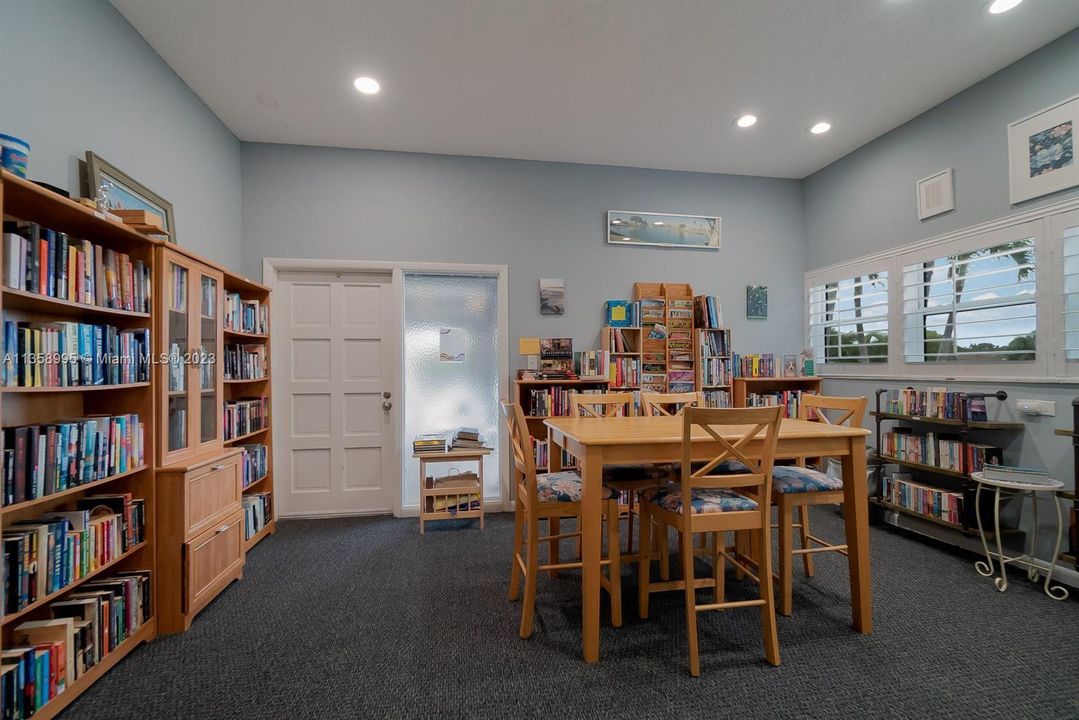 LIBRARY WITH ACCESS TO INTERNET IN COMMUNITY AREA