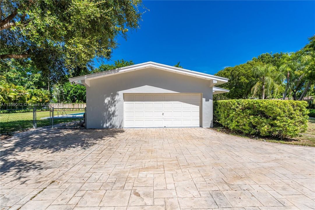 Recently Sold: $1,155,000 (3 beds, 2 baths, 1334 Square Feet)