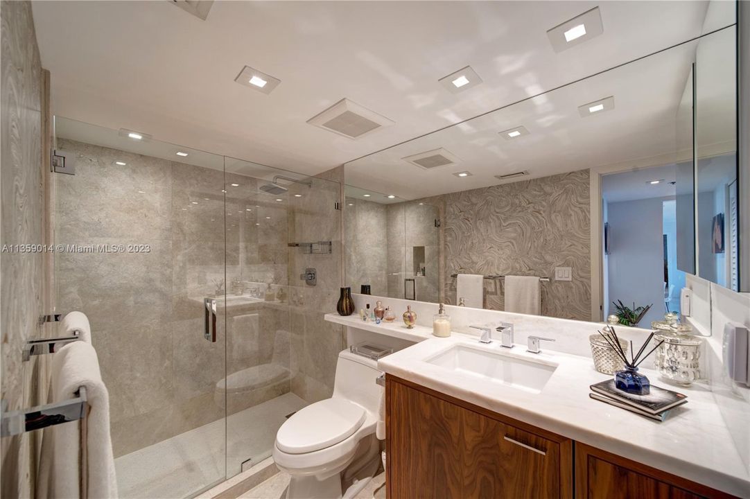最近售出: $865,000 (2 贝兹, 2 浴室, 1304 平方英尺)