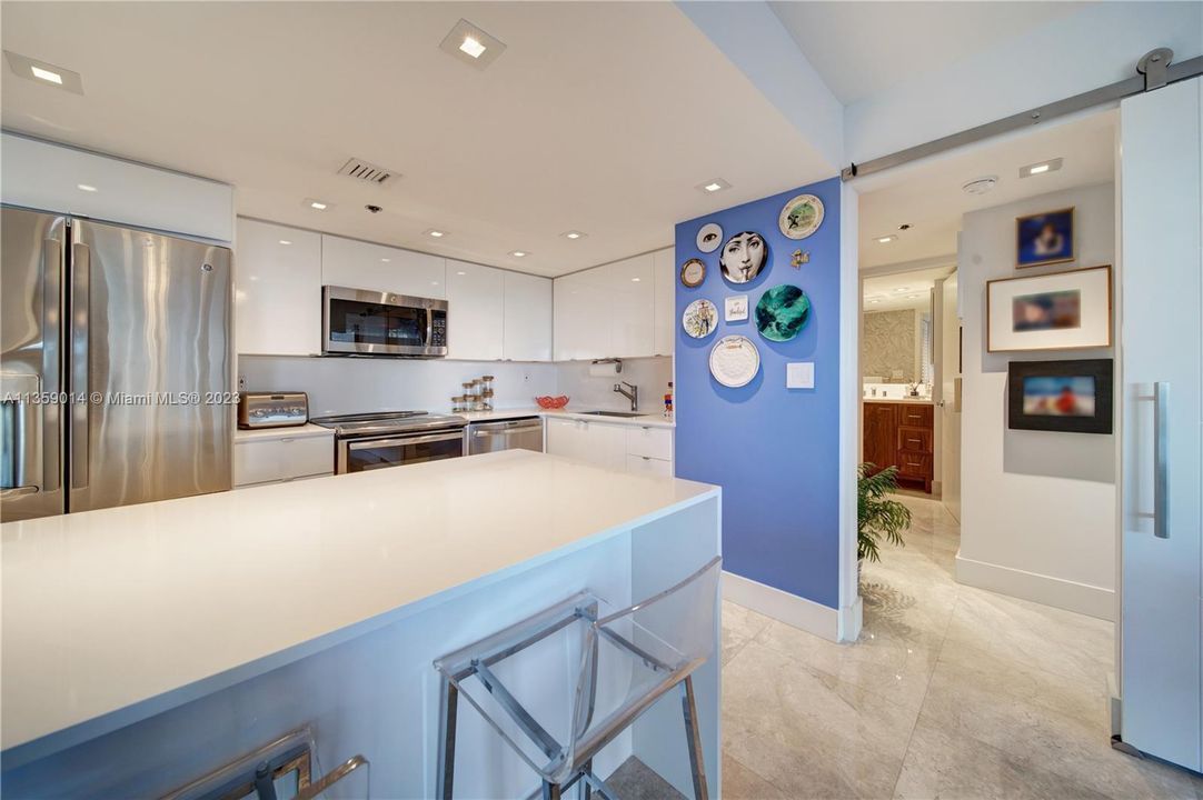 Recently Sold: $865,000 (2 beds, 2 baths, 1304 Square Feet)