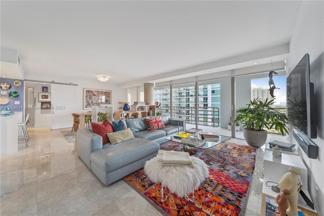 Recently Sold: $865,000 (2 beds, 2 baths, 1304 Square Feet)