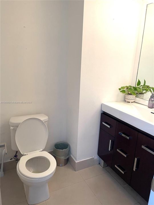 Recently Sold: $239,900 (1 beds, 1 baths, 887 Square Feet)