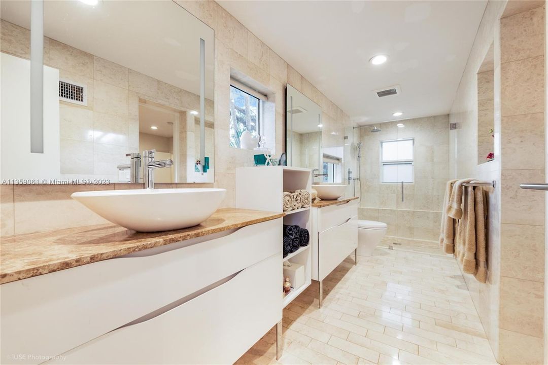 Recently Sold: $1,300,000 (3 beds, 2 baths, 1366 Square Feet)