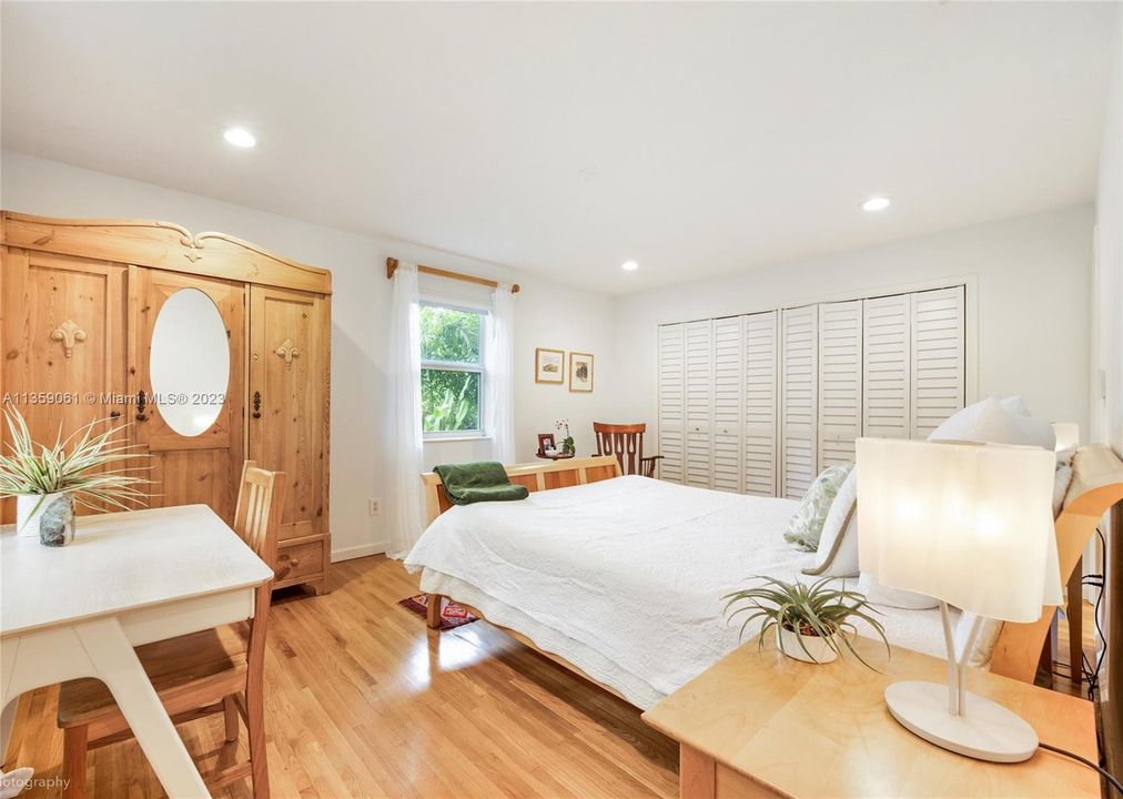Recently Sold: $1,300,000 (3 beds, 2 baths, 1366 Square Feet)