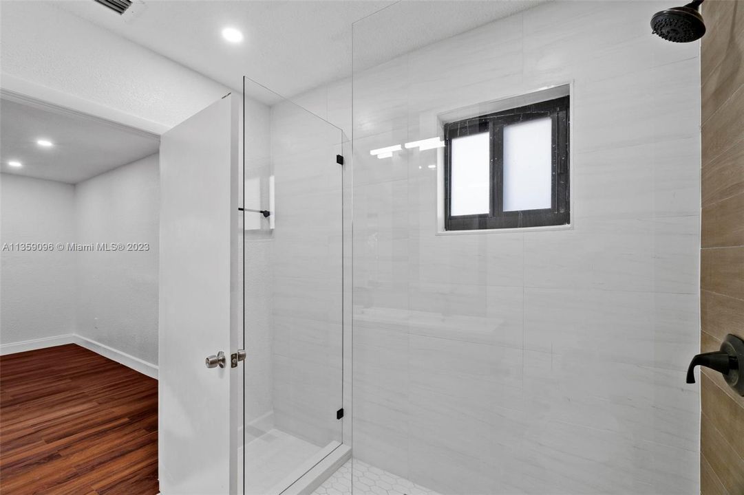 最近售出: $710,000 (5 贝兹, 3 浴室, 1941 平方英尺)