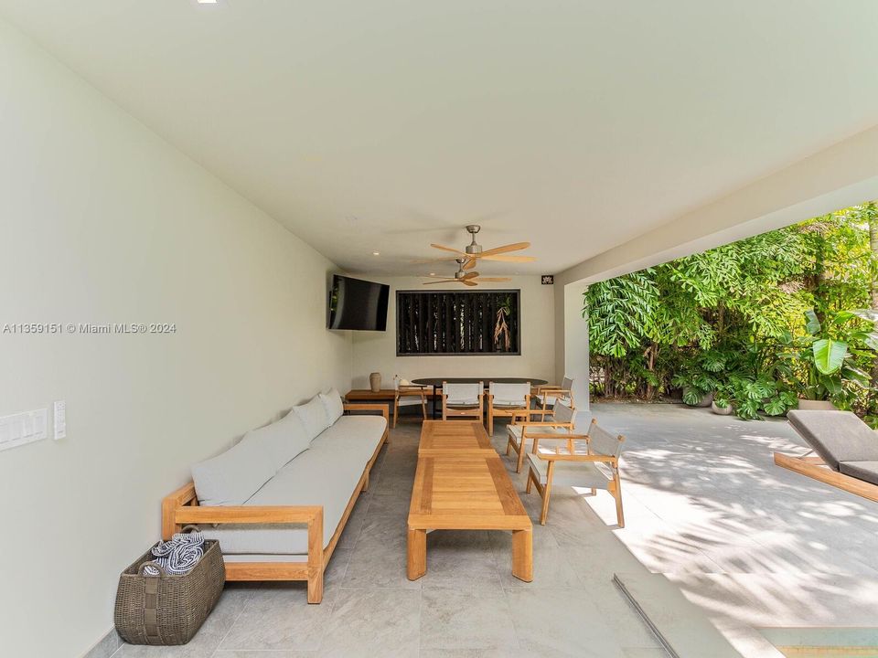 Active With Contract: $3,950,000 (4 beds, 4 baths, 4775 Square Feet)