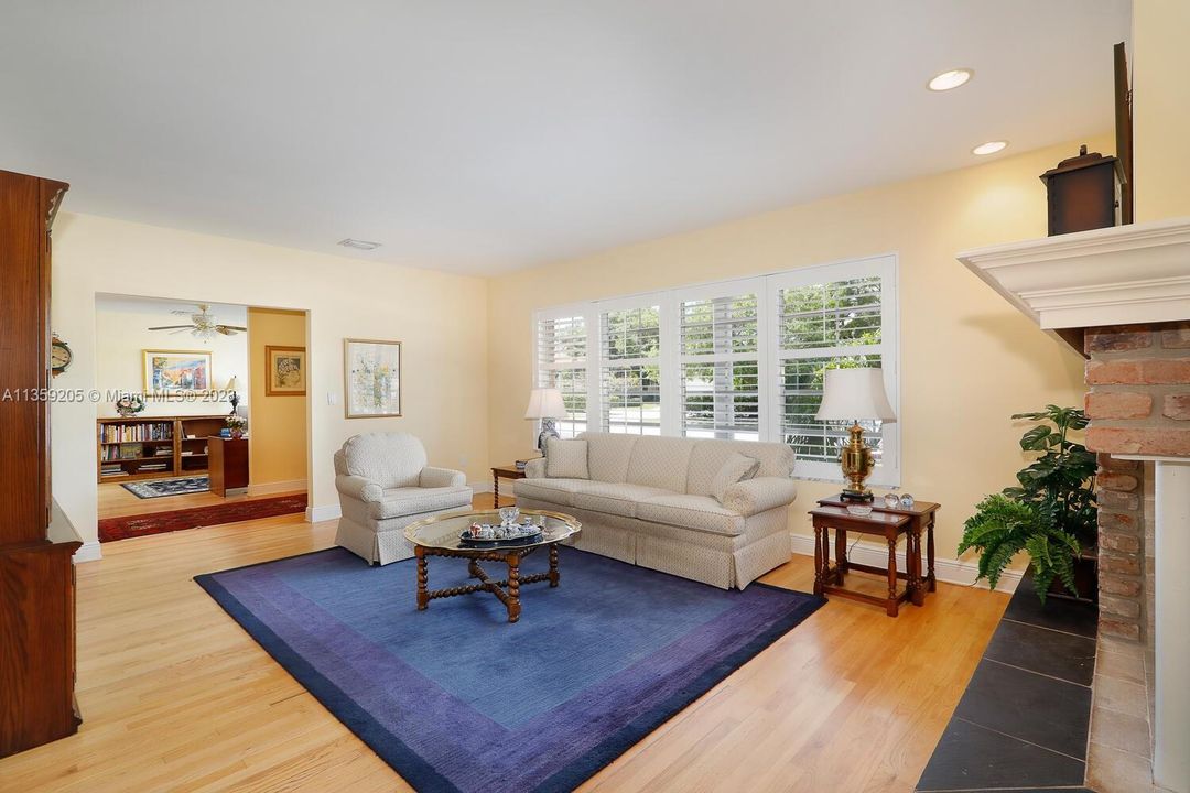 Recently Sold: $1,275,000 (3 beds, 2 baths, 2839 Square Feet)