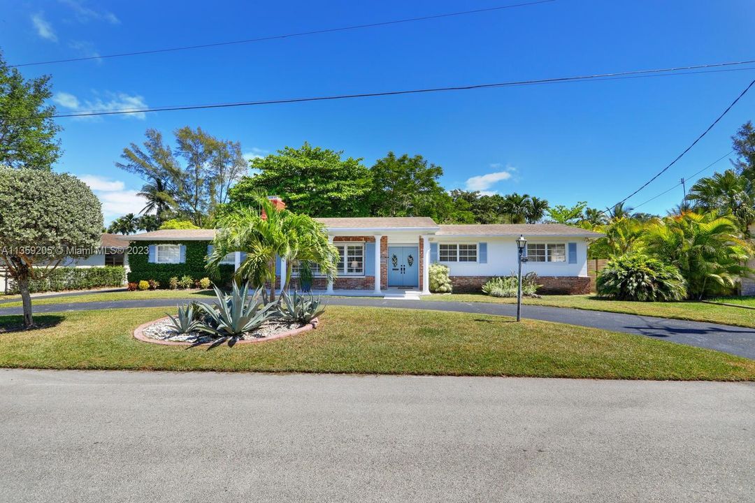 Recently Sold: $1,275,000 (3 beds, 2 baths, 2839 Square Feet)