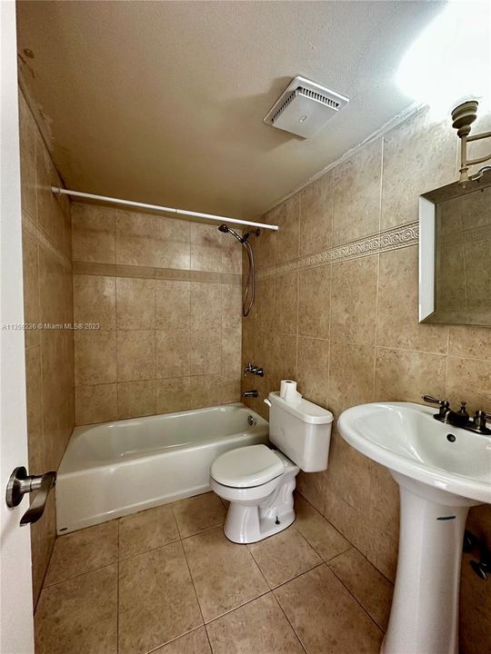 最近租的: $2,800 (3 贝兹, 2 浴室, 1340 平方英尺)